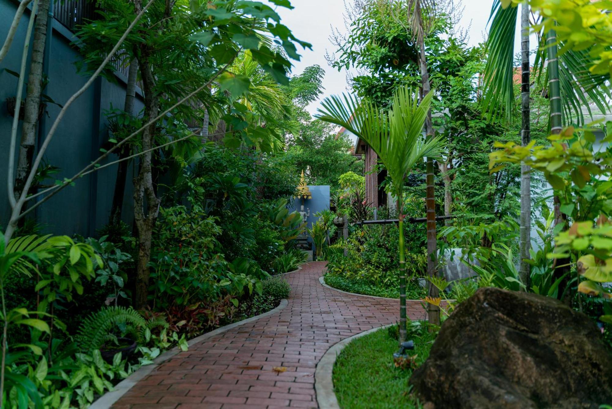 Golden Vishnu Villa Siem Reap Exterior photo