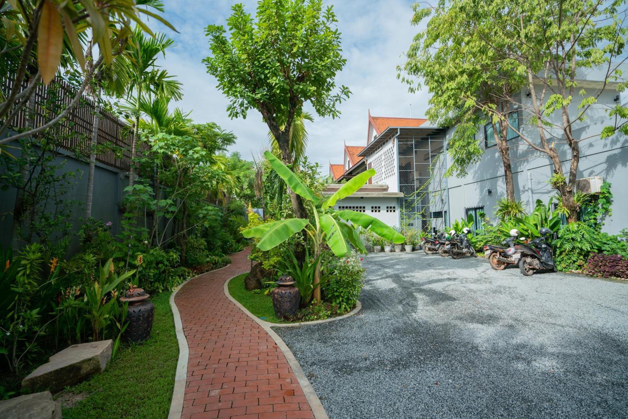 Golden Vishnu Villa Siem Reap Exterior photo