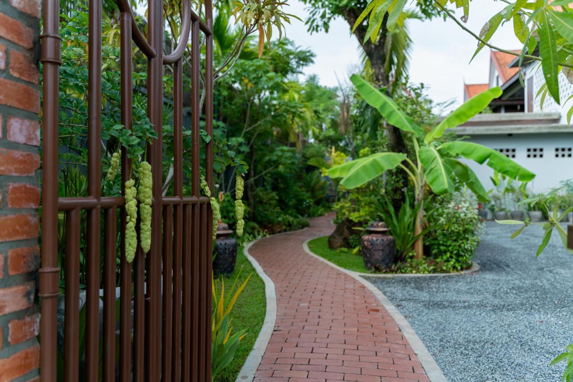 Golden Vishnu Villa Siem Reap Exterior photo