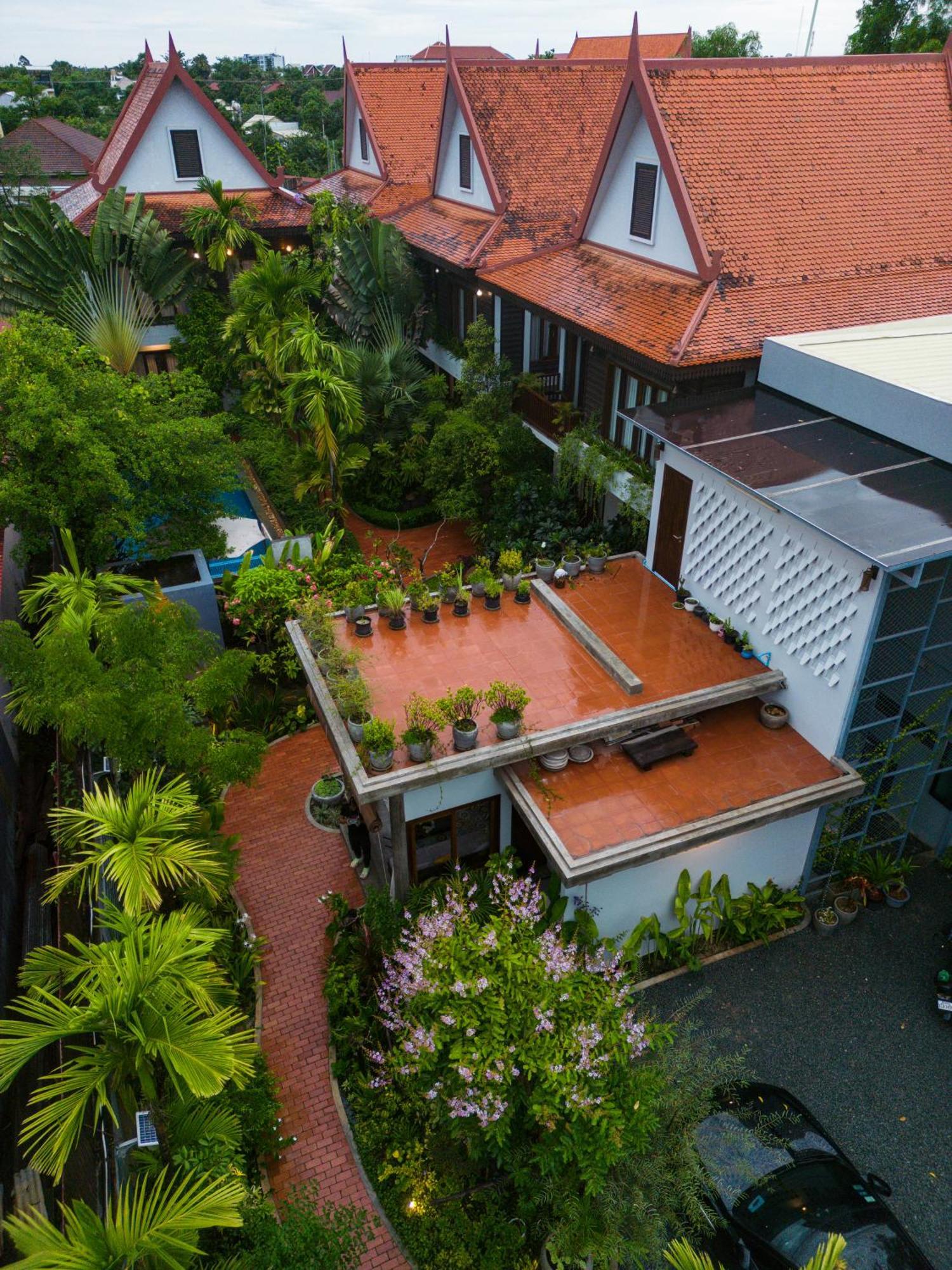 Golden Vishnu Villa Siem Reap Exterior photo