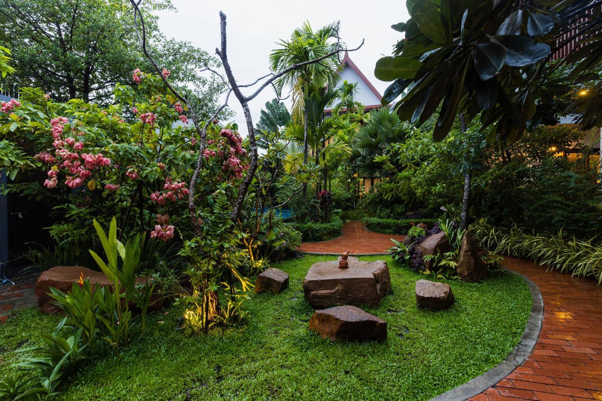 Golden Vishnu Villa Siem Reap Exterior photo