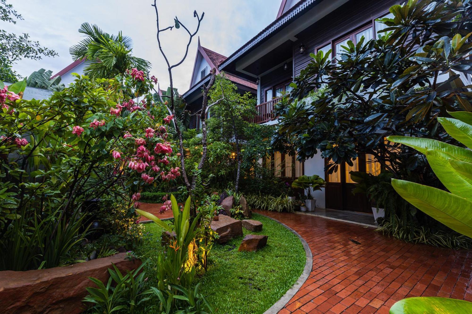 Golden Vishnu Villa Siem Reap Exterior photo