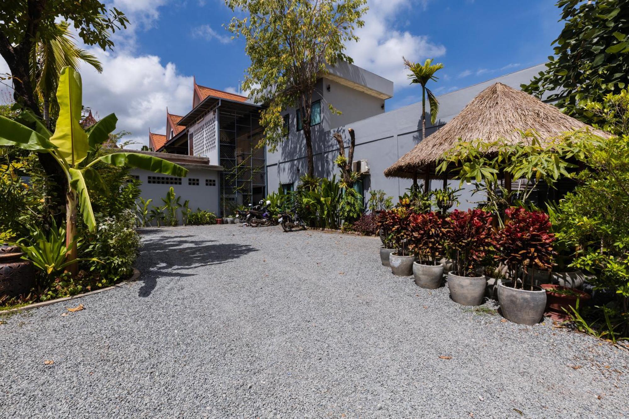 Golden Vishnu Villa Siem Reap Exterior photo