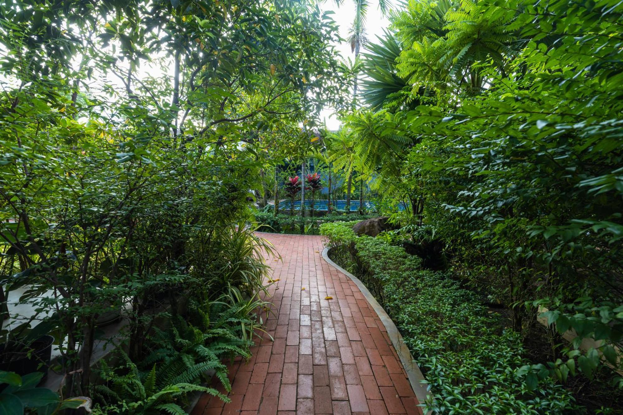 Golden Vishnu Villa Siem Reap Exterior photo