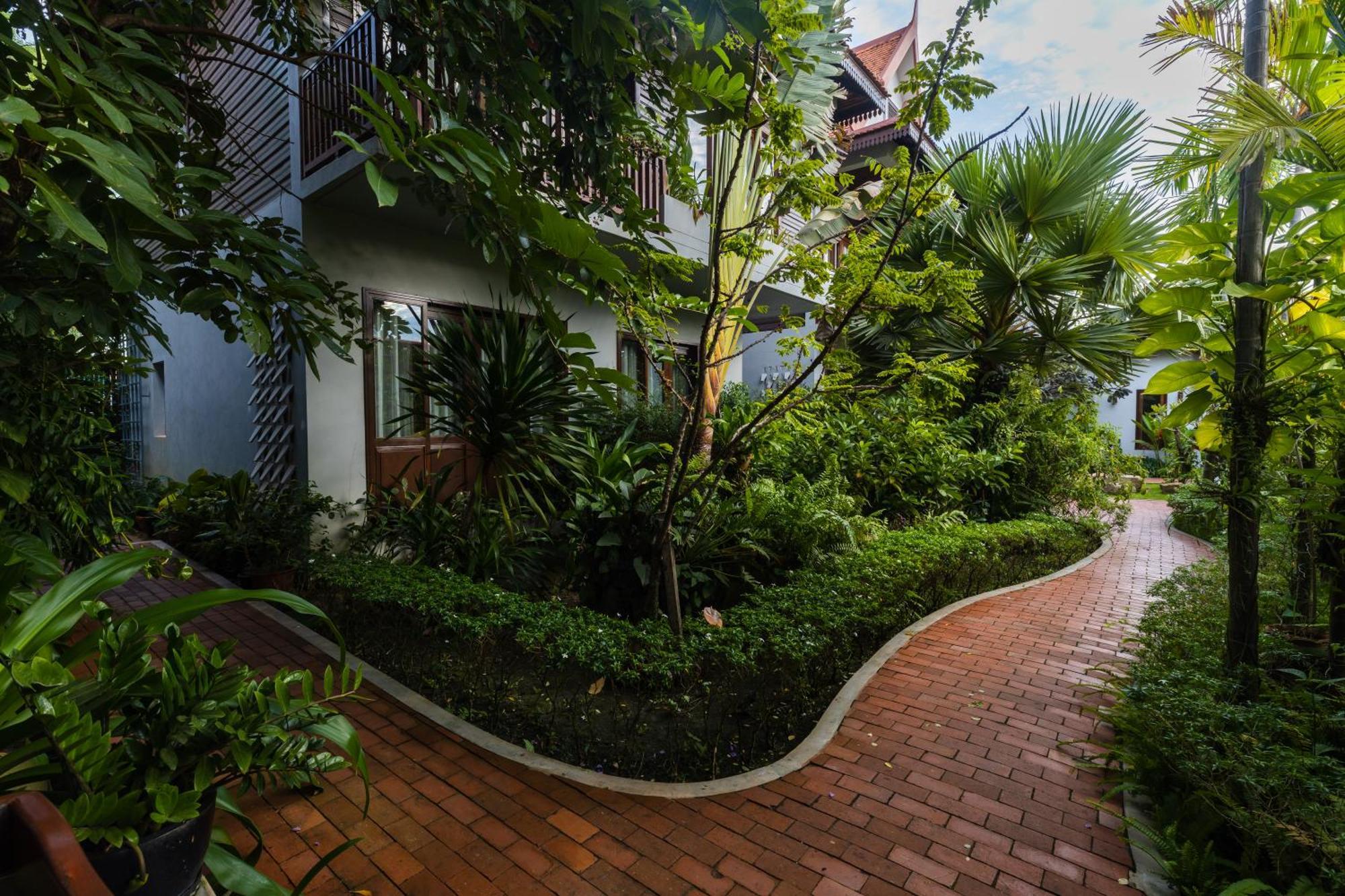 Golden Vishnu Villa Siem Reap Exterior photo