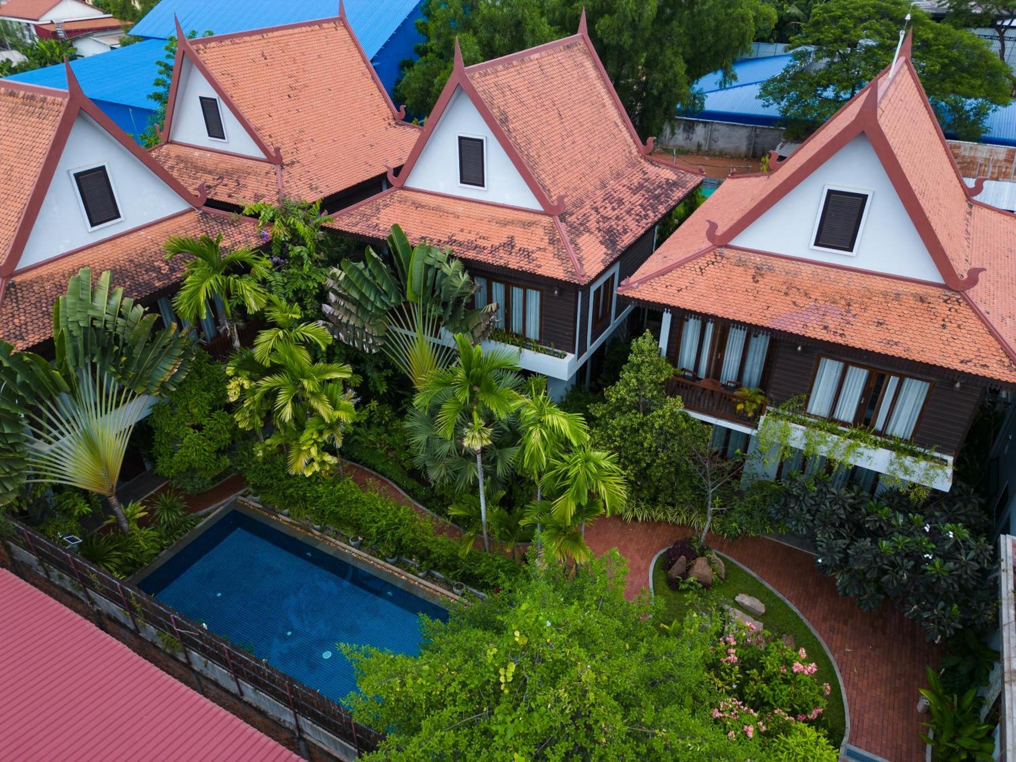 Golden Vishnu Villa Siem Reap Exterior photo